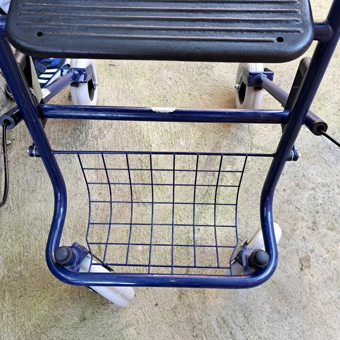 Проходилка за възрастни Ролатор