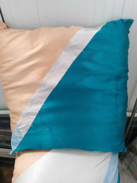 Три Подушки перьевые продам вместе