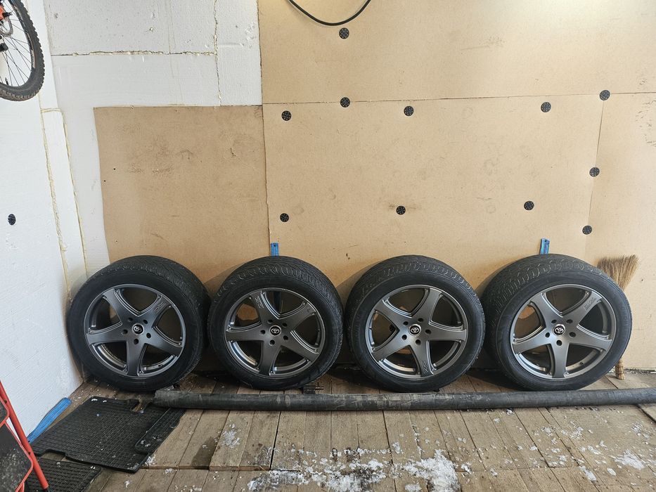 Продам диски с резиной.