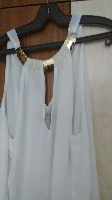 Топ Guess,с вградено колие