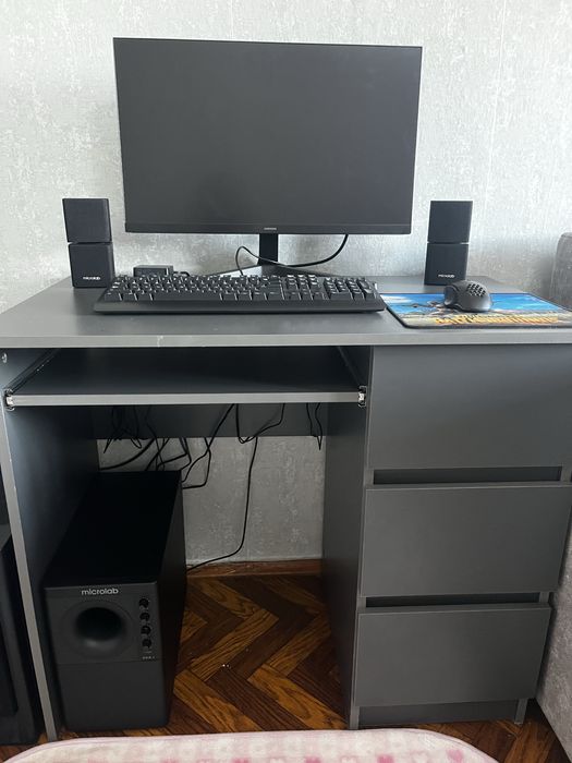 Компьбтерный стол