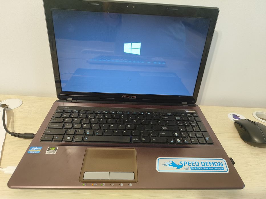 Laptopuri Samsung, Asus