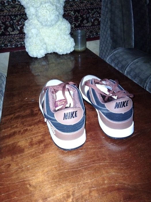 Продам новые летние кроссовки Nike