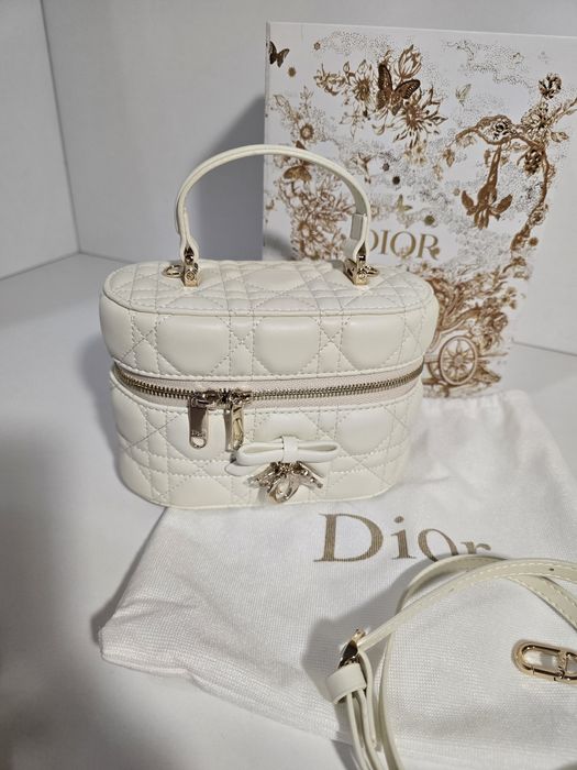 Налична чанта Dior Dioramour лате