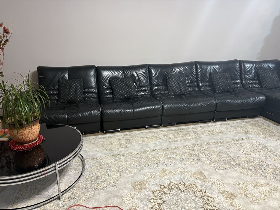 Продам кожанный диван