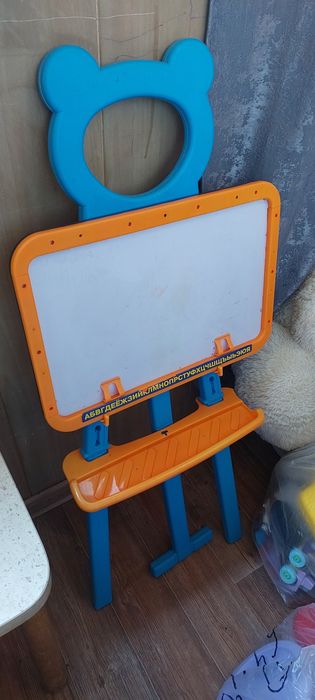 Стол детский и доска магнитная