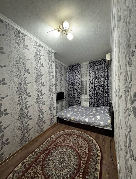 Сергелийский район 6а машина базар продаётся 2/2/7 квартира. Срочно.