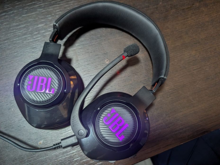 Căști noi Gaming JBL Quantum 400 – Sunet 7.1, Microfon Flip-up