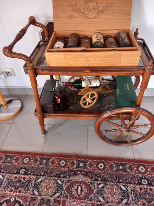 Vand ghiridon și suport sticle cu vin