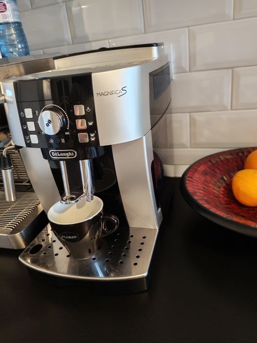 Se vinde ,Aparat cafea folosit doar 10 luni.