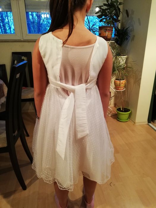 Бяла официална рокля