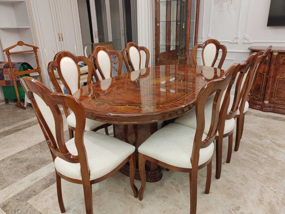 Продается обеденный стол