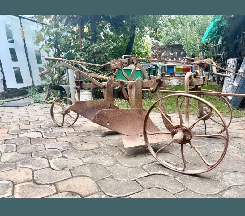 Plug vechi peste 100 de ani – piesă rară de colecție Arad • OLX.ro