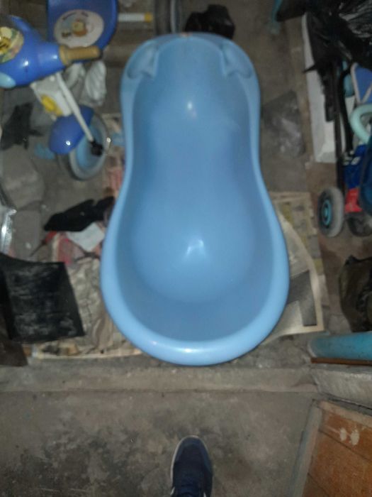 Продавам детска триколка запазена.