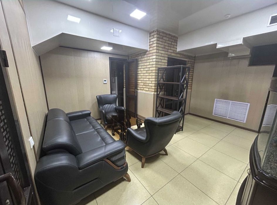 Ц-6. Ул.Шарафа Рашидова. Сдаётся офис  5 комнат 190м2 доступ 24/7!