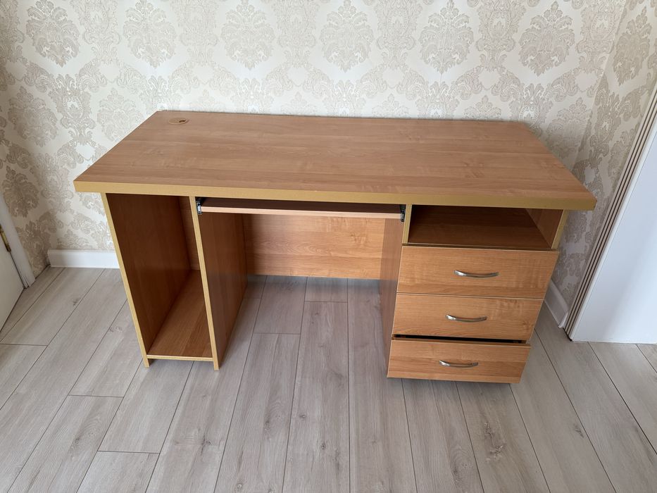 Стол письменый