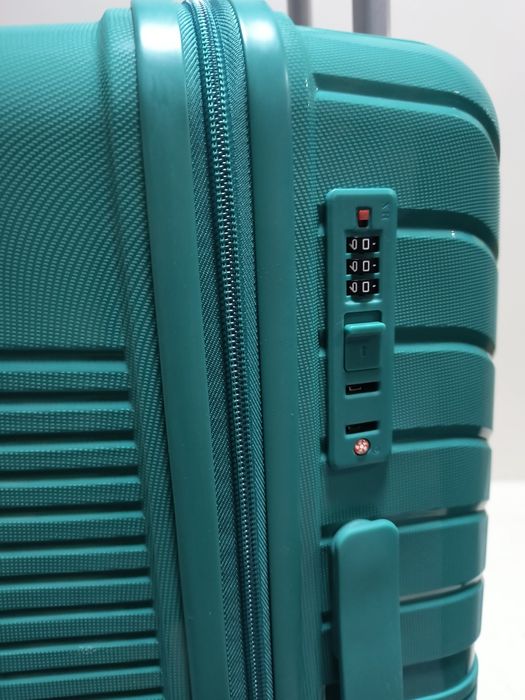 Куфари от поликарбонат в среден  и голям размер / безплатна доставка/