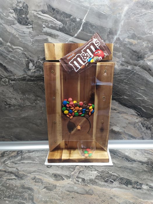 Диспенсър за бонбони