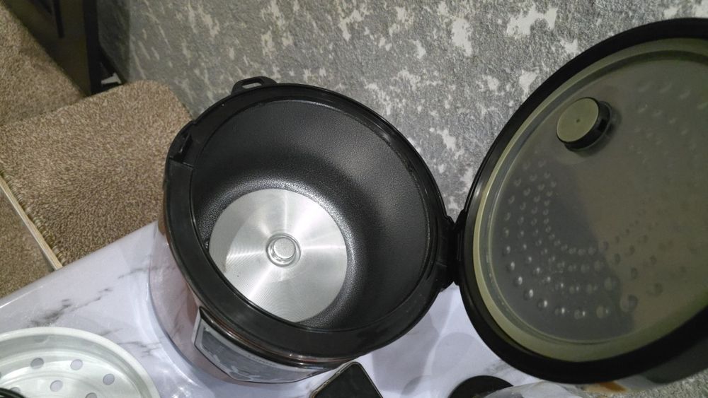 Мультиварка Lumme в отличном состоянии