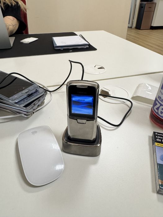 Nokia 8800 +desk stand incarcare