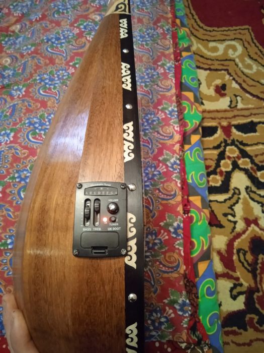 Домбыра сатылады.