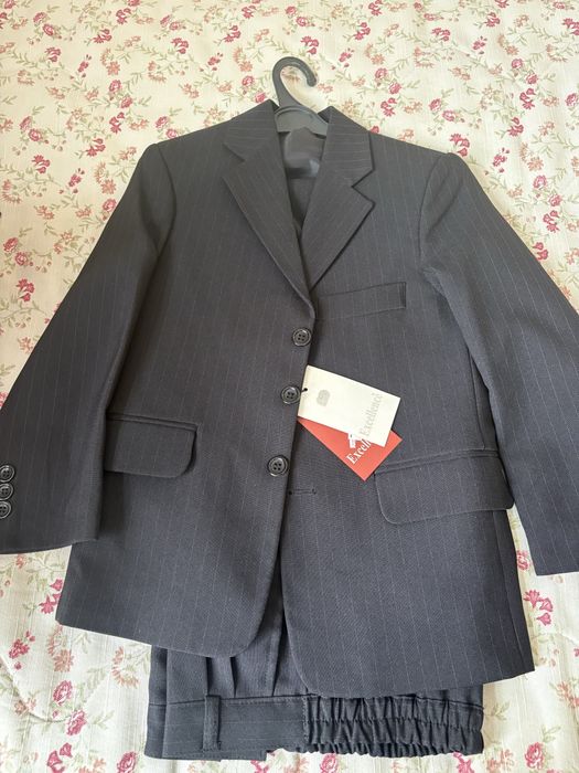 Продам костюм тройку