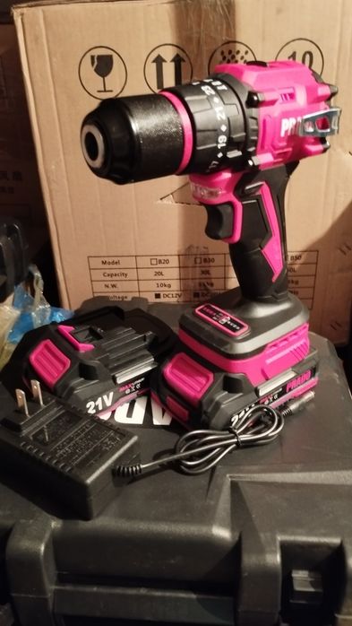 Бұрағыш.. Шуруповерт с набором насадок