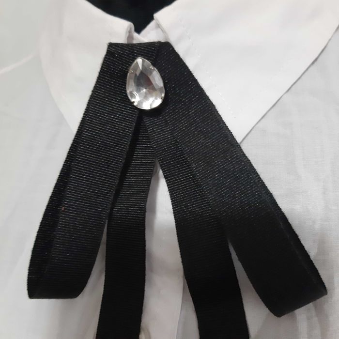 Brosa superba cu bijuterie Meli Melo fundă gât guler office