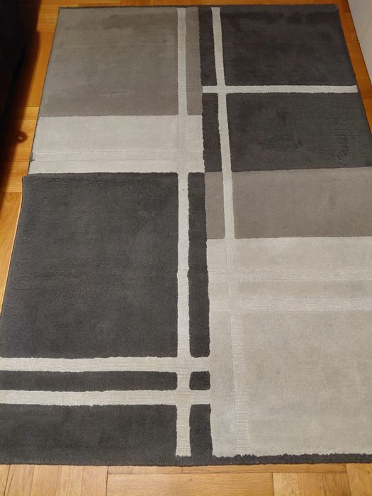 Продавам килими- тип шаги и друг тип цвят сив