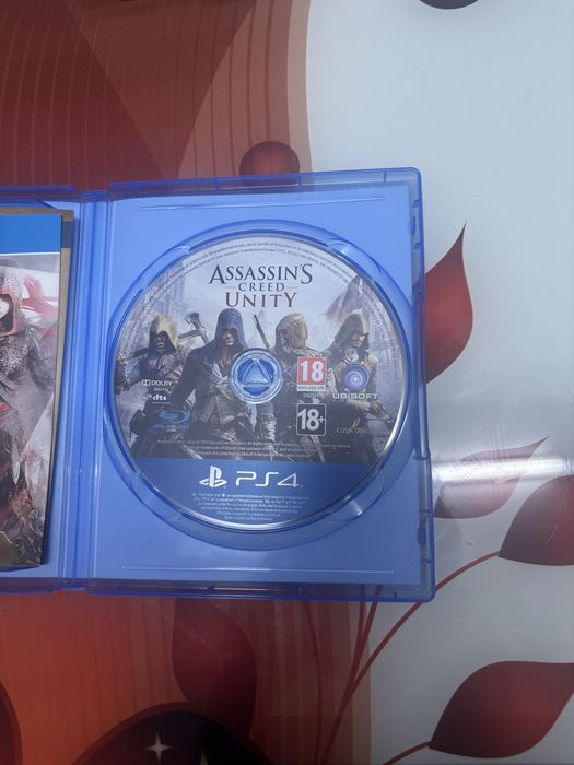 PlayStation 4 Slim + 4 jocuri incluse