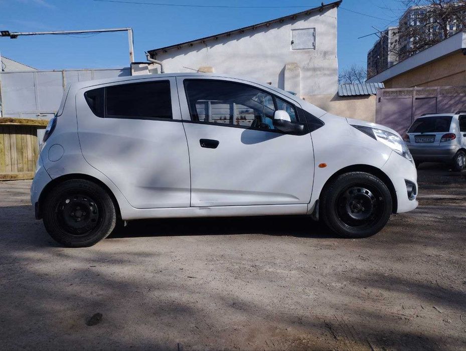 SPARK avtomobil сотилади, 2011 йил ишлаб чикарилган.