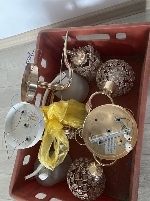 Продам люстры