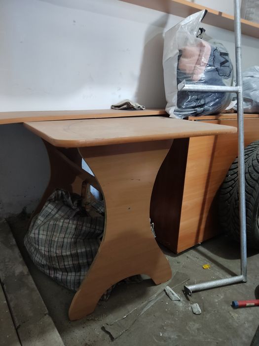 Продам стол кухонный