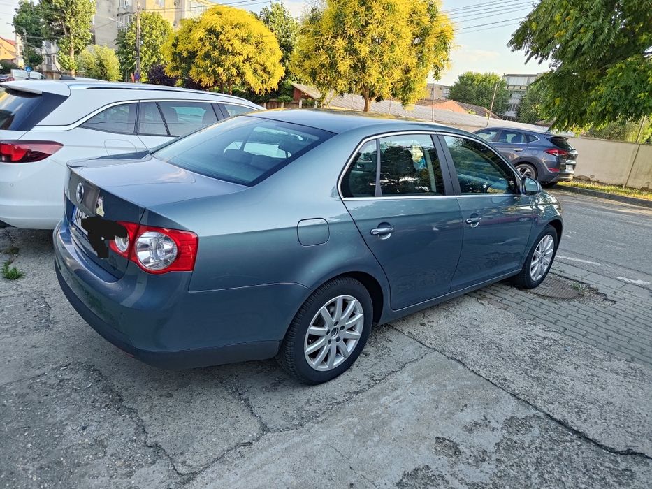 Vând Volkswagen Jetta