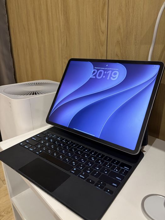 Ipad pro 13 inch + Apple magic keyboard + apple pencil