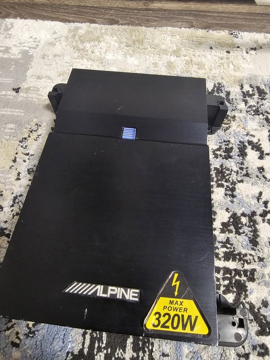 Statie amplificator auto Alpine