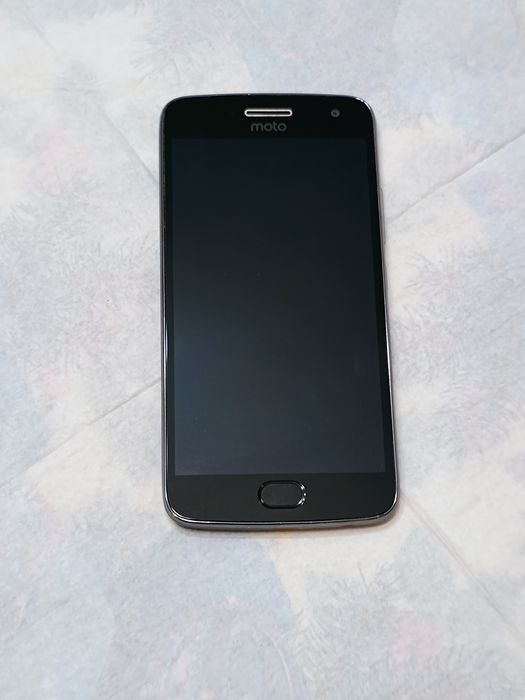 Motorola G5 Plus 3/32гб , 12 мп камера / 8 ядрен