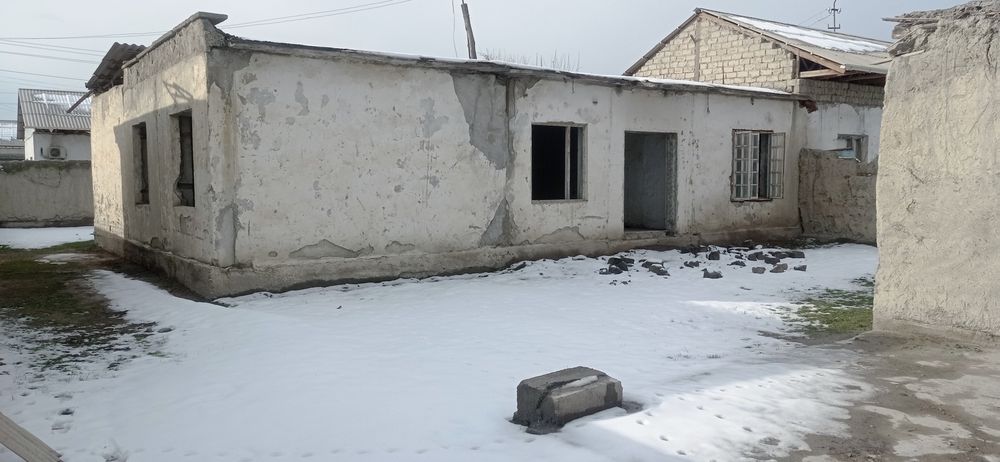 Uy joy sotiladi 5 sutiq oĝil ayvon tandir xona  xonalar  6ta xonalik