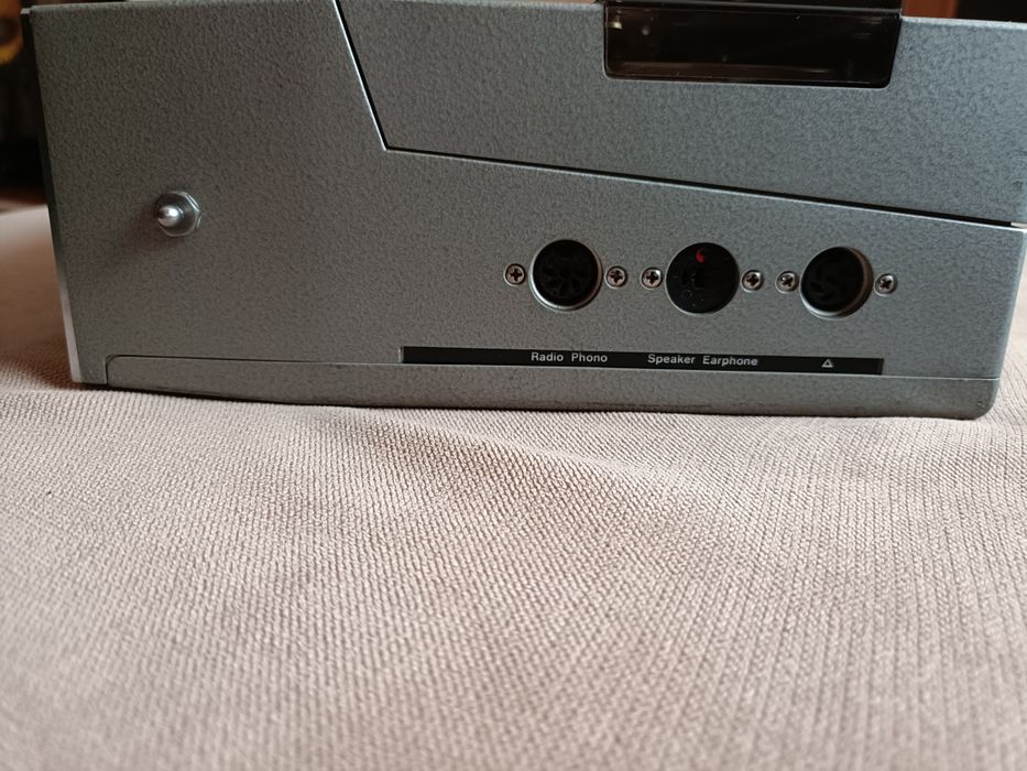 Vând Magnetofon Uher