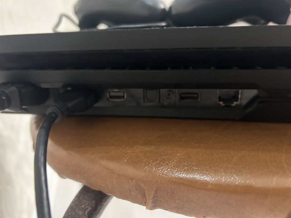 Продам пс 4 про есть 14 игр