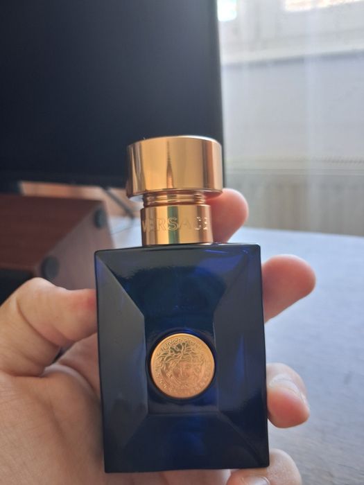 Vând parfum Versace Dylan Blue