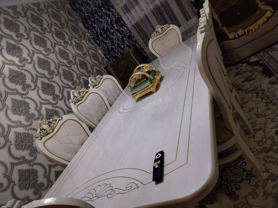 Стол стул гостиной