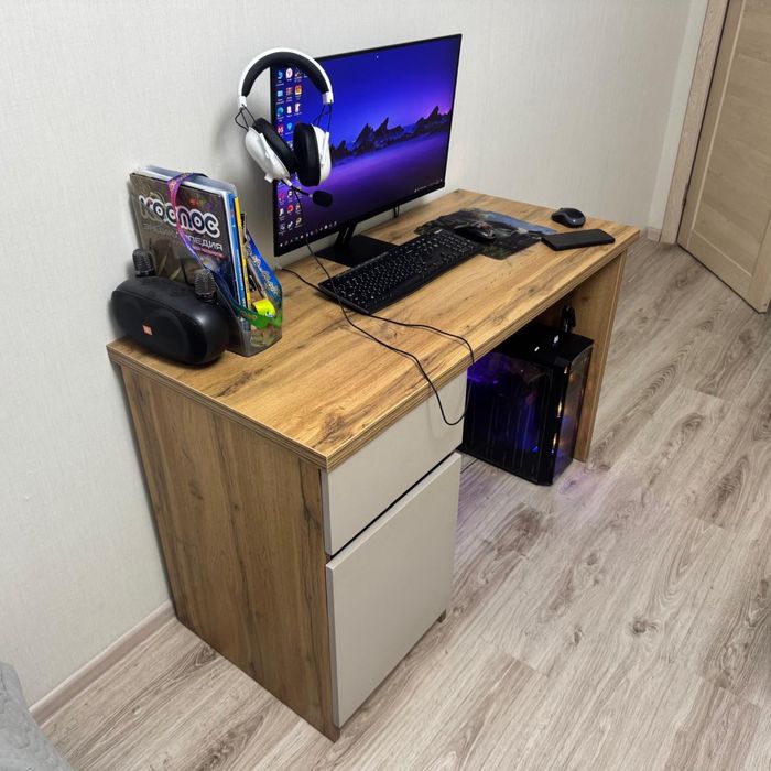 Стол рабочий удобный