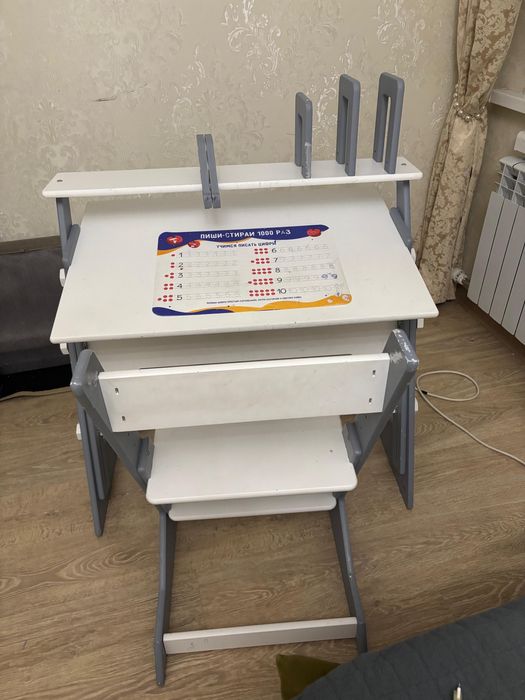 Парта для школьница