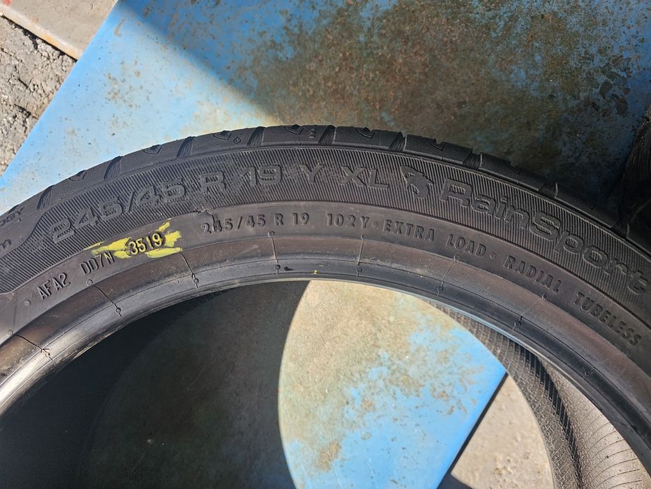 245 45 19 vara uniroyal