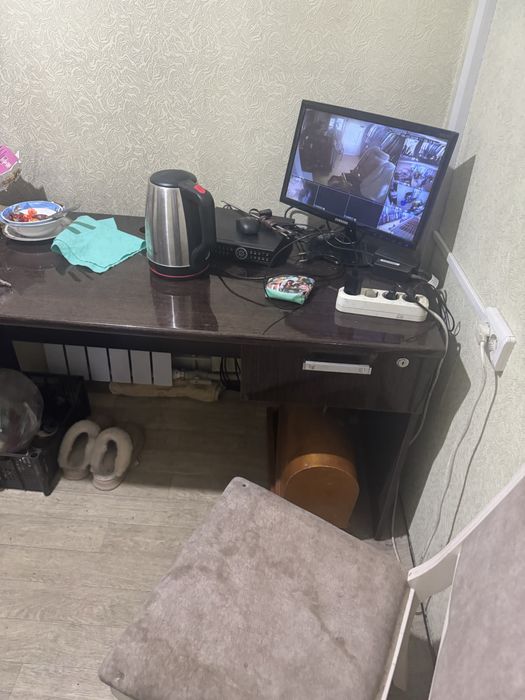 Стол писменный срочно продам