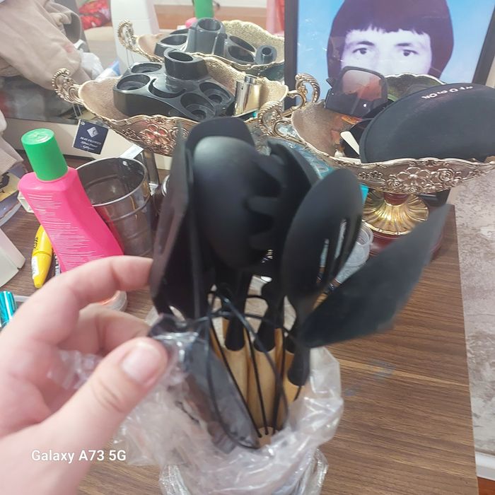 Посуда разная . .