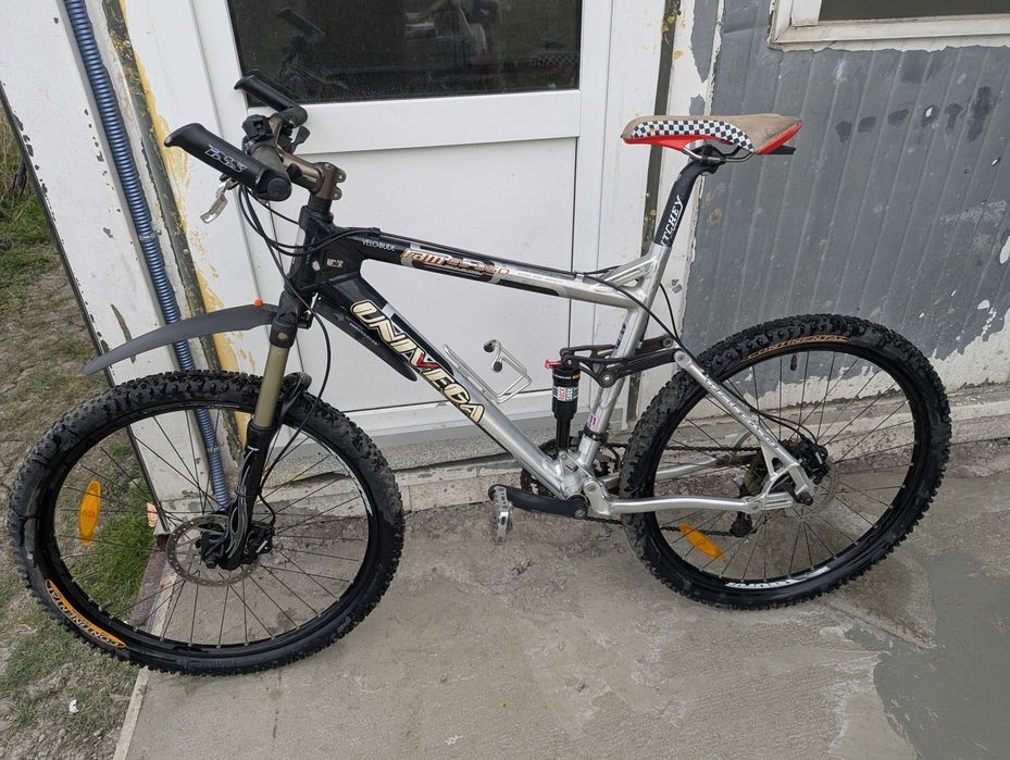 Vând bicicletă mountain bike Univega, full suspension.