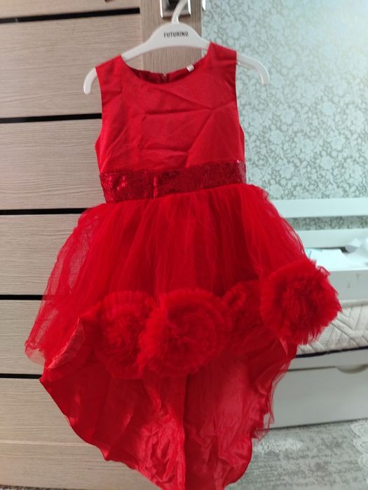 Продаю платье нарядное