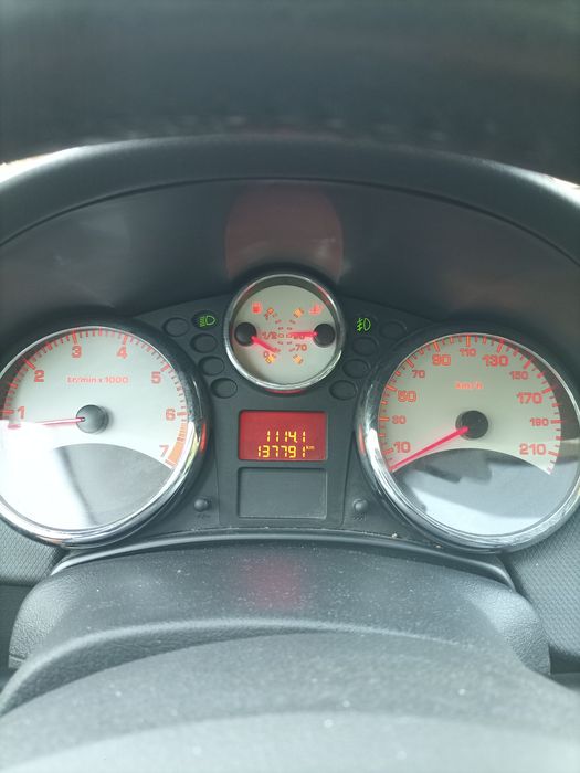 Peugeot 207 benzina 14 euro 5